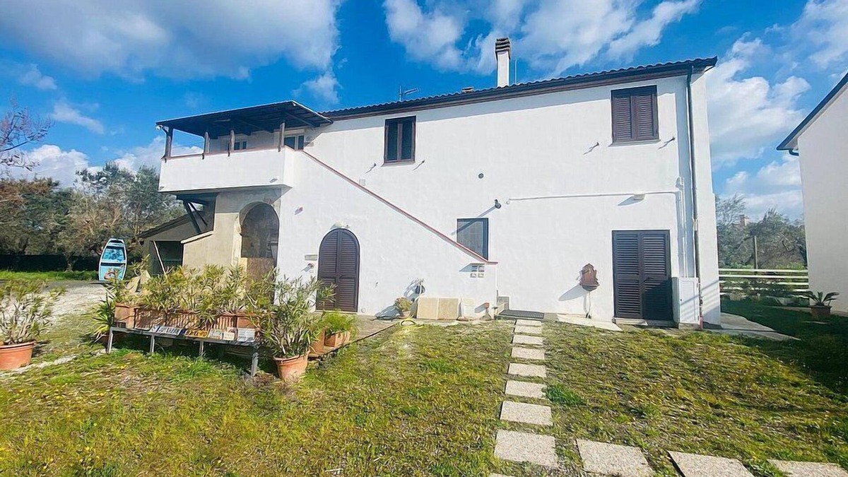 Rosignano Marittimo House | Casa Olmo: A welcoming apartment surrounded by the Tuscan countryside, a few miles from the sea, with Free WI-FI.