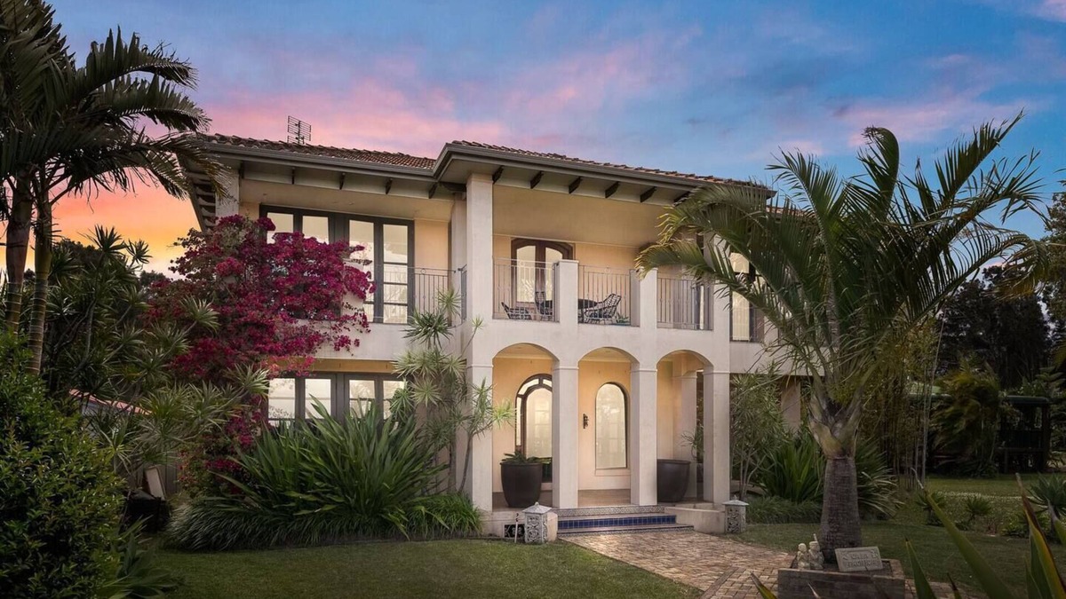 Swan Bay House | Casa Pacifica - A trip to Spain, 2 Hours From Sydney. Luxury Waterfront Villa, Escape, Relax, Reset.