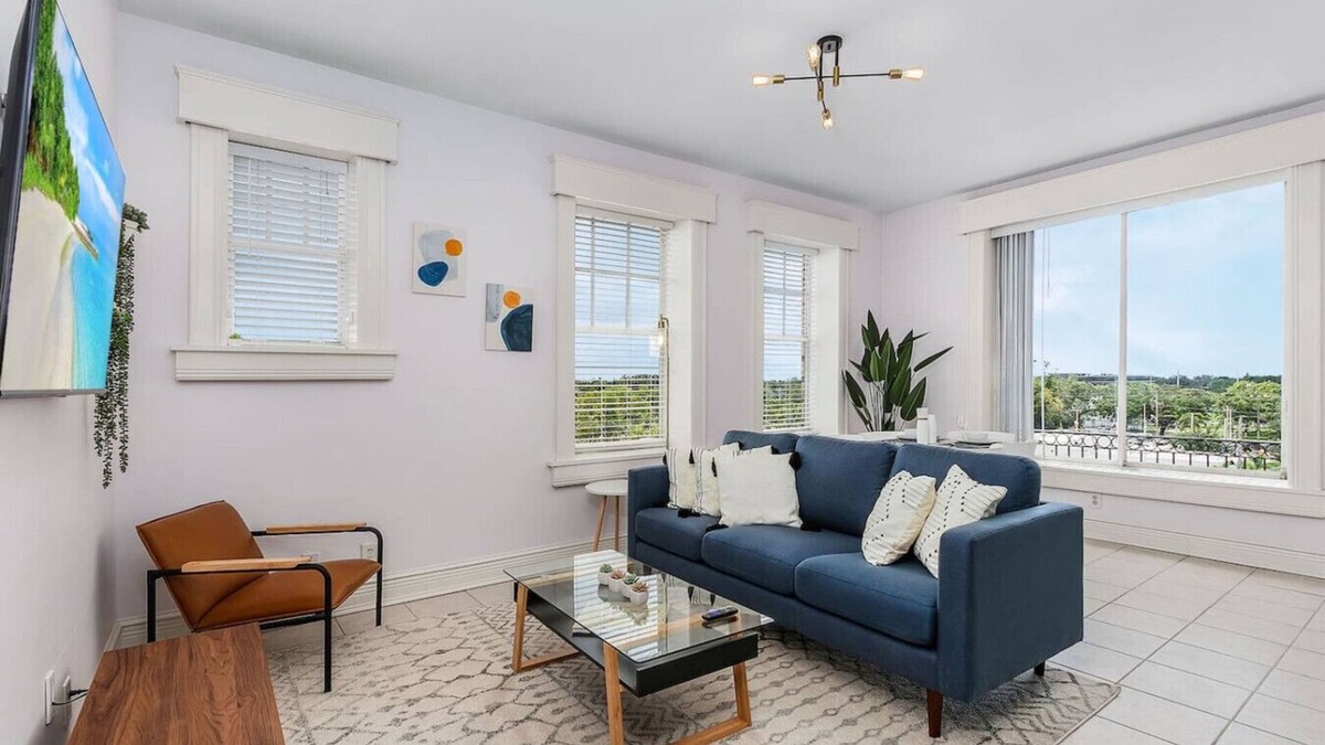 Downtown Historic District Apartment | Casa Palma: Historic apt in the BEST spot downtown