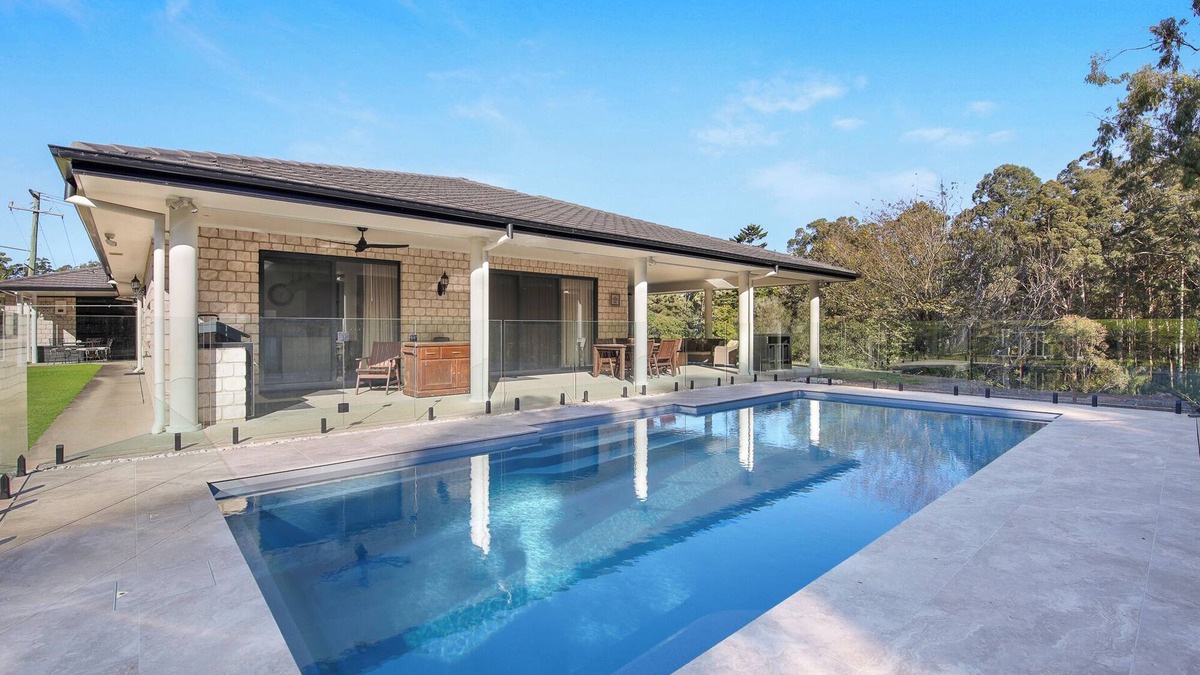 Korora House | Casa Paradiso - Brand New Luxury 5 Bedroom Rural Retreat