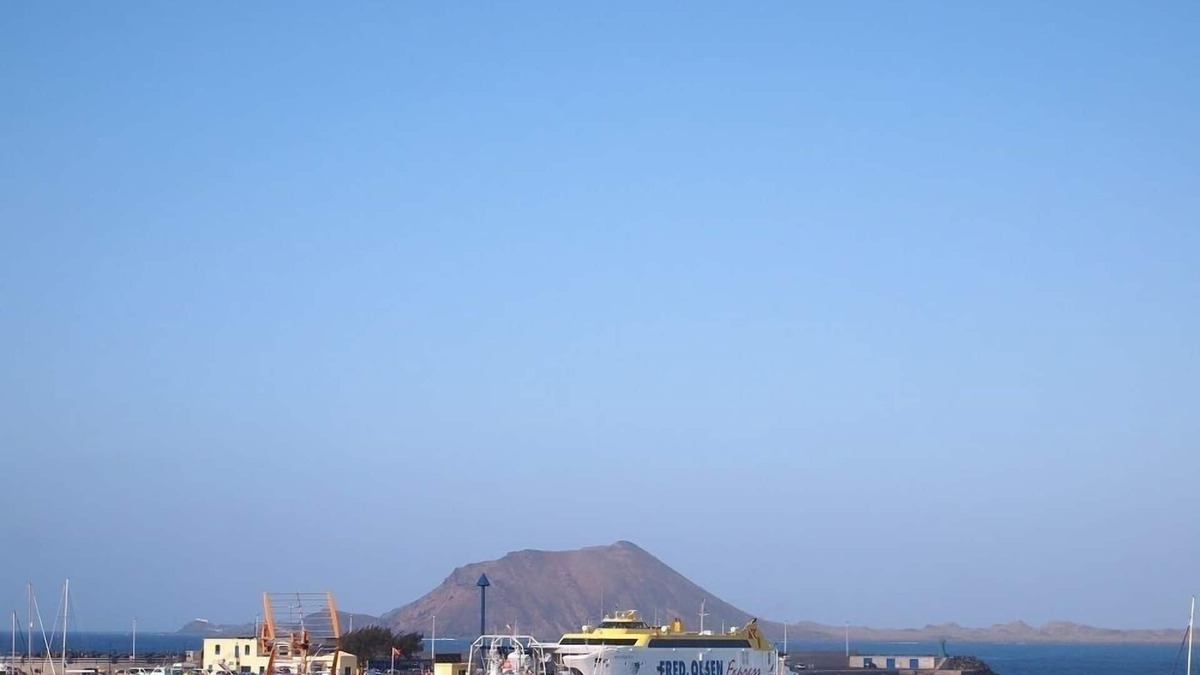 Corralejo Apartment | Casa Patio - Large vacation apartment with terrace and patio by the sea