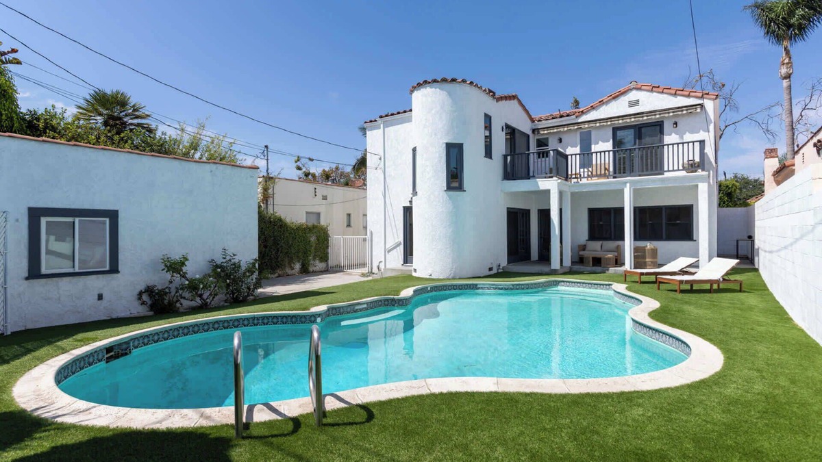 Mid-Wilshire Villa | Casa Patricia by Oraklus