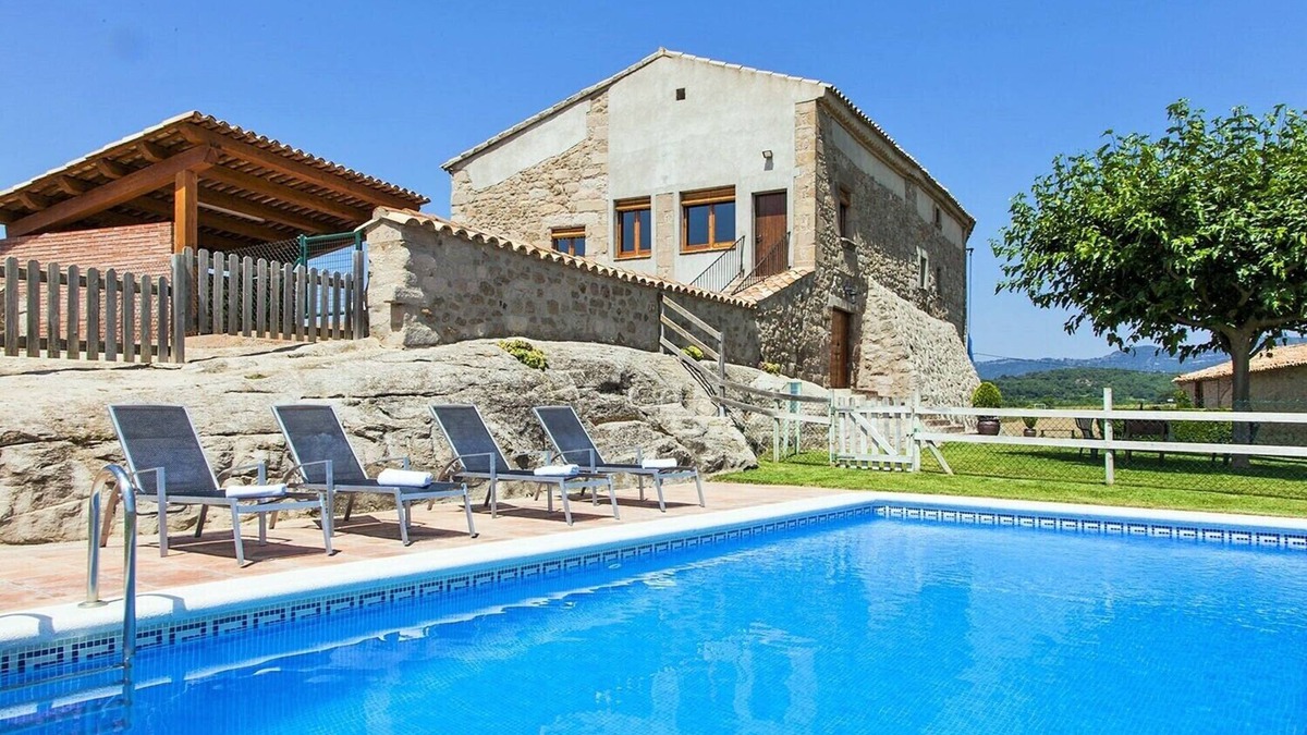 Sagas House | Casa Pau - Lovely Catalan limestone villa in private surroundings with pool