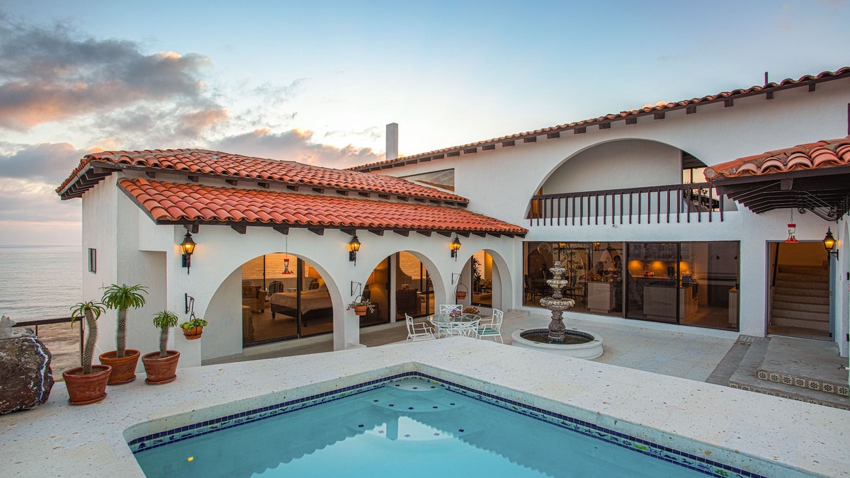 Salsipuedes Villa | Casa Peggy - Five bedroom villa with private pool and expansive ocean view.