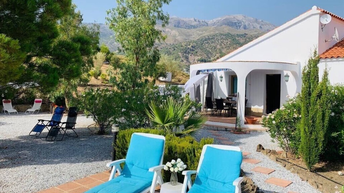 Canillas de Aceituno Villa | Casa Pequena - the small but fine country house with breathtaking views