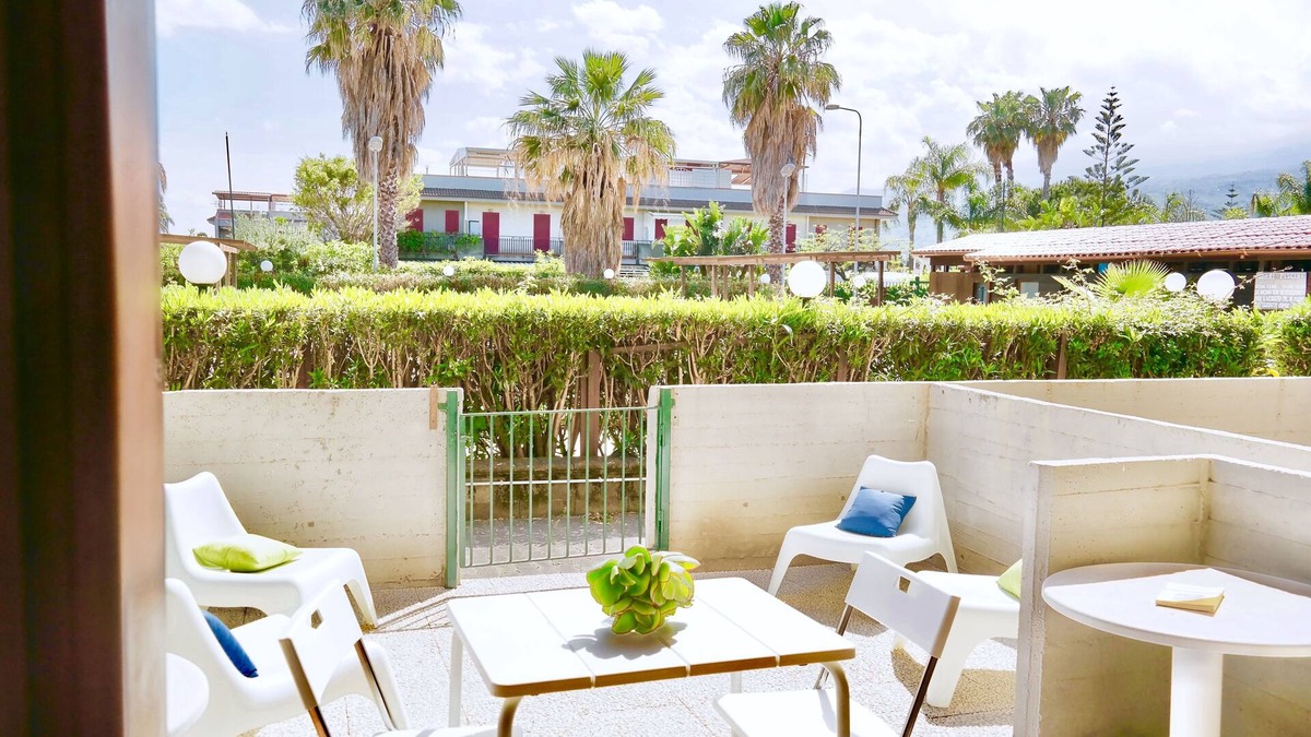 Fondachello Apartment | Casa Perla, on the sea with a view of the Etna volcano.