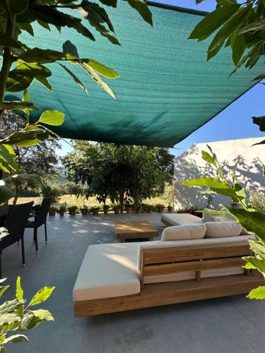 Morillo de Monclus House | Casa Petra