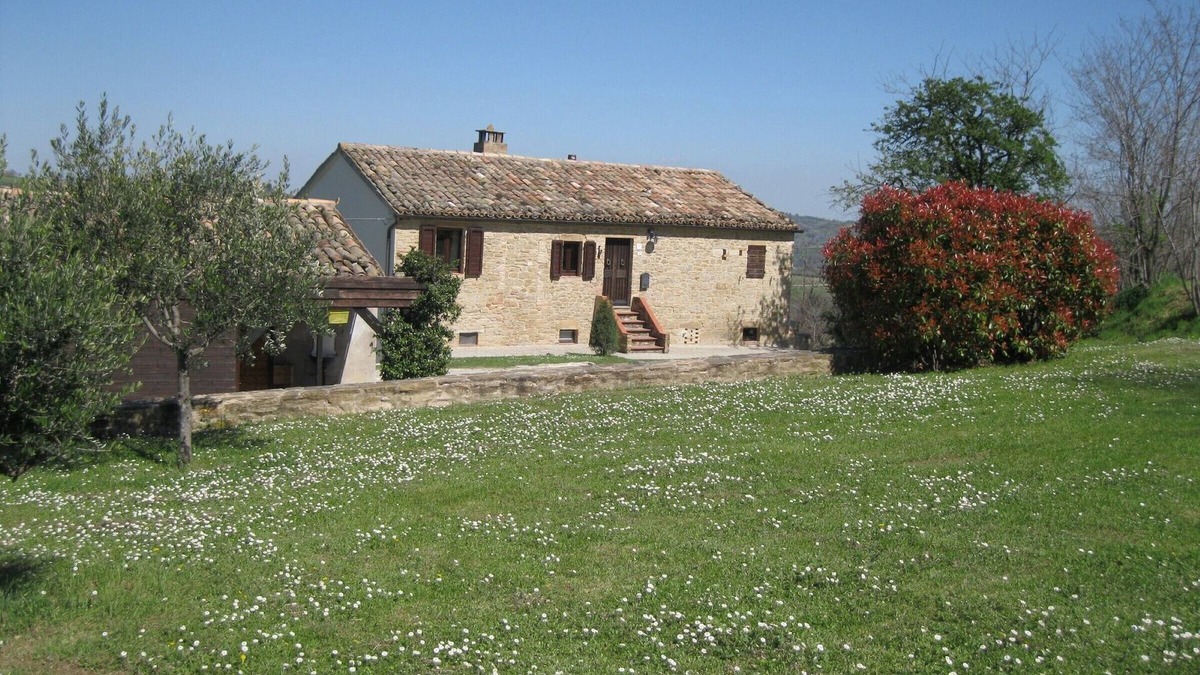 Mergo House | 'Casa Pietra Assolata' - Rustico in a fantastic location with pool