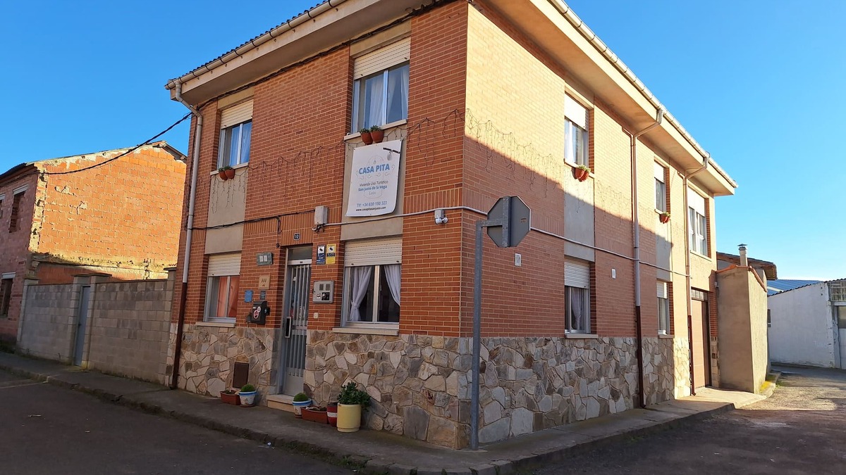 San Justo de la Vega House | CASA PITA. Feel peace and calm in a charming place. Bbc, MTB, children, pets.