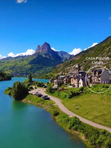 Lanuza Apartment | CASA PIXURRI en Lanuza compuesta de 5 apartamentos turísticos en casona pirenaica