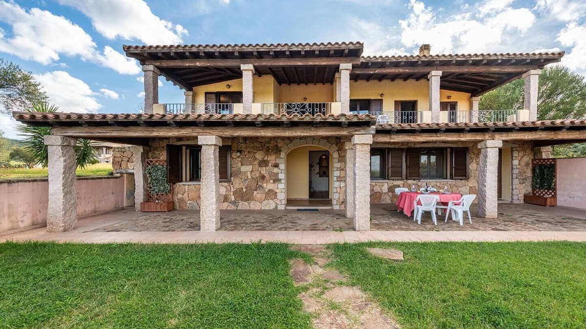Siniscola Apartment | CASA POMPIA 5: holiday home surrounded by greenery