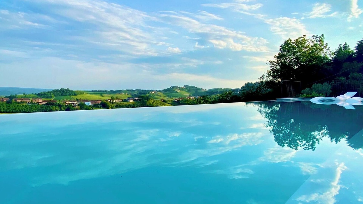 San Martino Alfieri House | Casa Profumi di Barbera 12 (8+4): Infinity Pool and 6 Luxurious Bedrooms