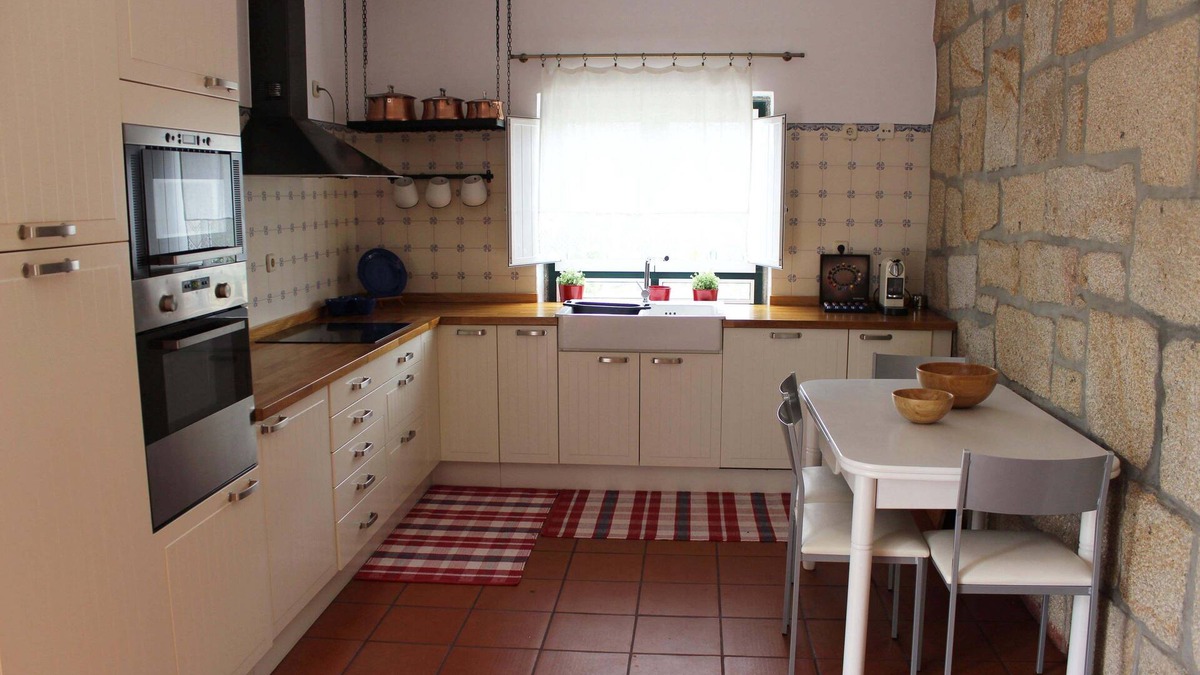 Paredes de Coura Cottage | Casa de São Silvestre is located in a mountainous area close to the Gerês mountain range.