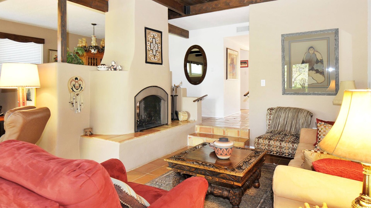Southside House | Casa Ramona: Santa Fe Style, Great Yard, Pets ok!