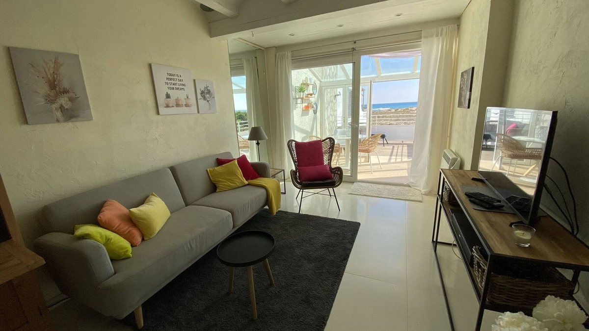 Mas Pinell Apartment | Casa Regina - Seafront, A/C, and Parking