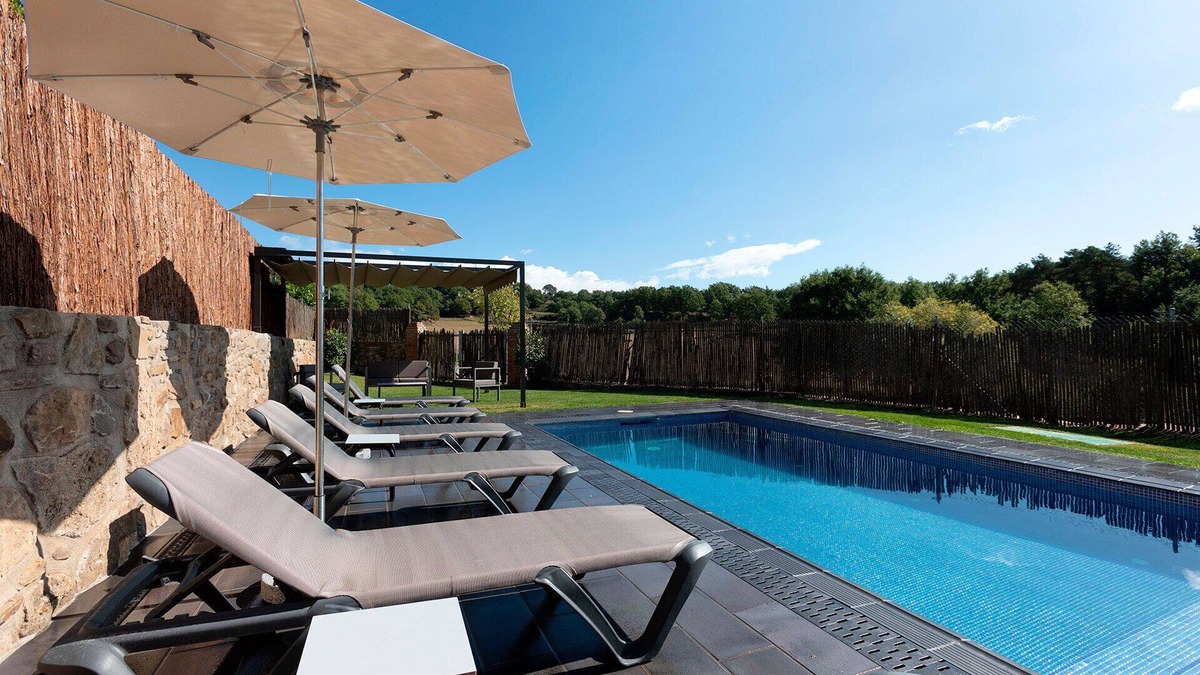 Sant Agusti de Llucanes Cottage | CASA ROVIRA (Magnificent rural house with jacuzzi in the garden and private pool)