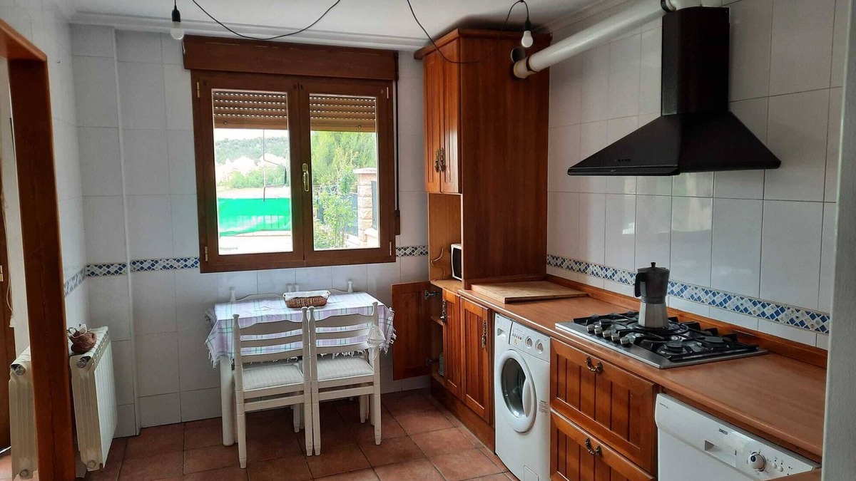 Santo Domingo de Silos Apartment | Casa Rosa, Perfecta Para Familias Grandes!
