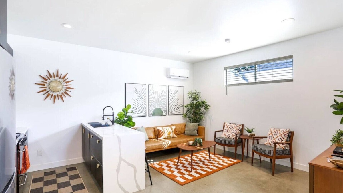 San Juan Capistrano Apartment | Casa Romanitca 2 guests Pet Friendly only 3 mil from the Beach