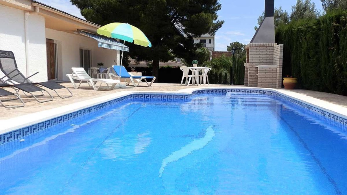 Costa Dorada House | CASA ROQUES DORADES,Ideal house for your holidays near the sea, free wifi, OPTIONAL AIR CONDITIONING, private pool, pets allowed, dog’s beach