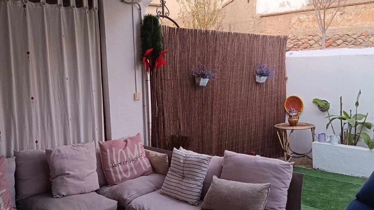Caudete de las Fuentes Cottage | Casa Rural Alegria, a home in the mountains and close to the beach