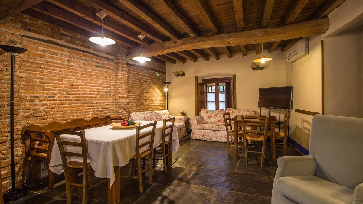 Malpartida de Plasencia Cottage | Casa Rural del Corral y Apartamentos for 10 people