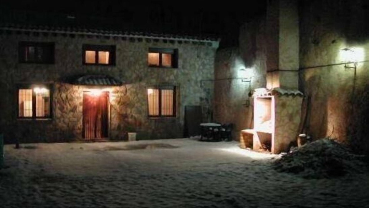 Campillo de Altobuey Cottage | Casa Rural Abuelo Perico for 14 people