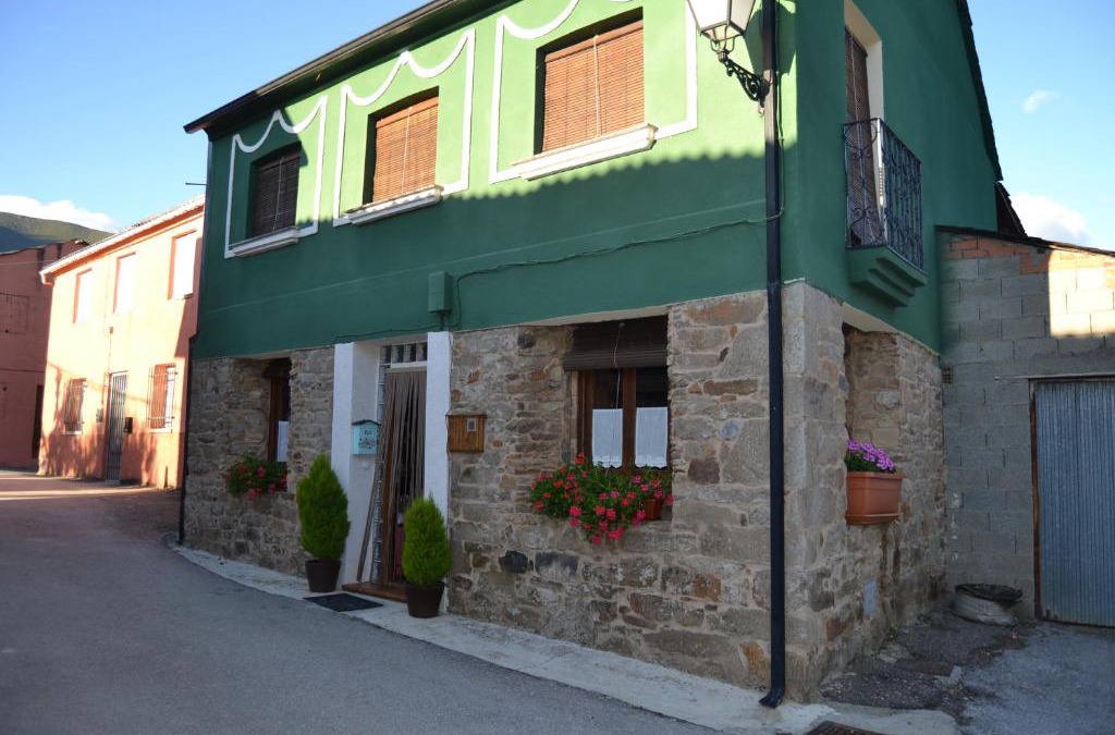 Robledo de las Traviesas House | CASA RURAL GISTREDO