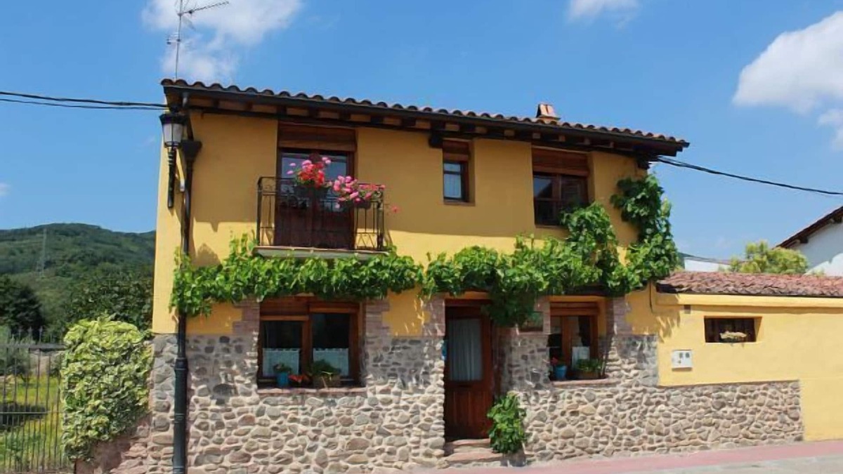 Santurde Ski Chalet | Casa Rural Edulis, Registered in Tourism LR-43