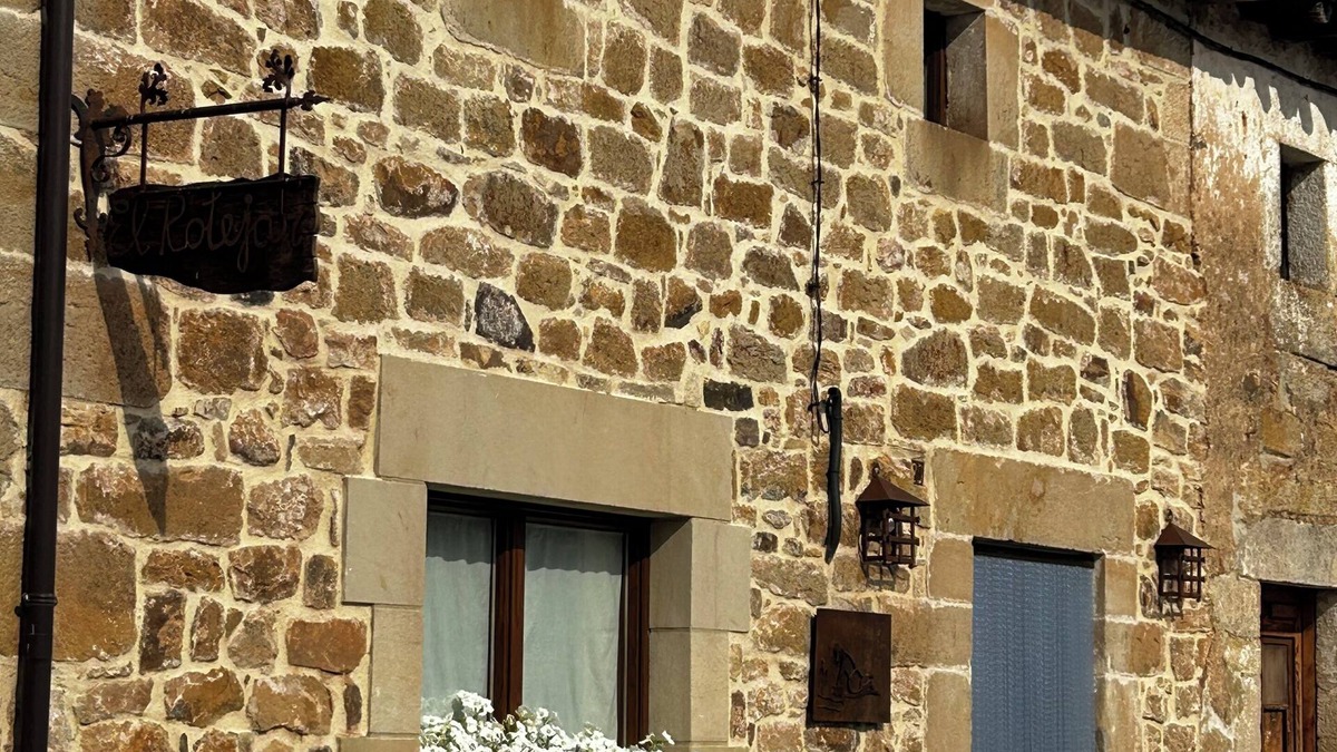 El Royo Cottage | Casa Rural El Rotejar *, ideal house for families, in the center of the village.
