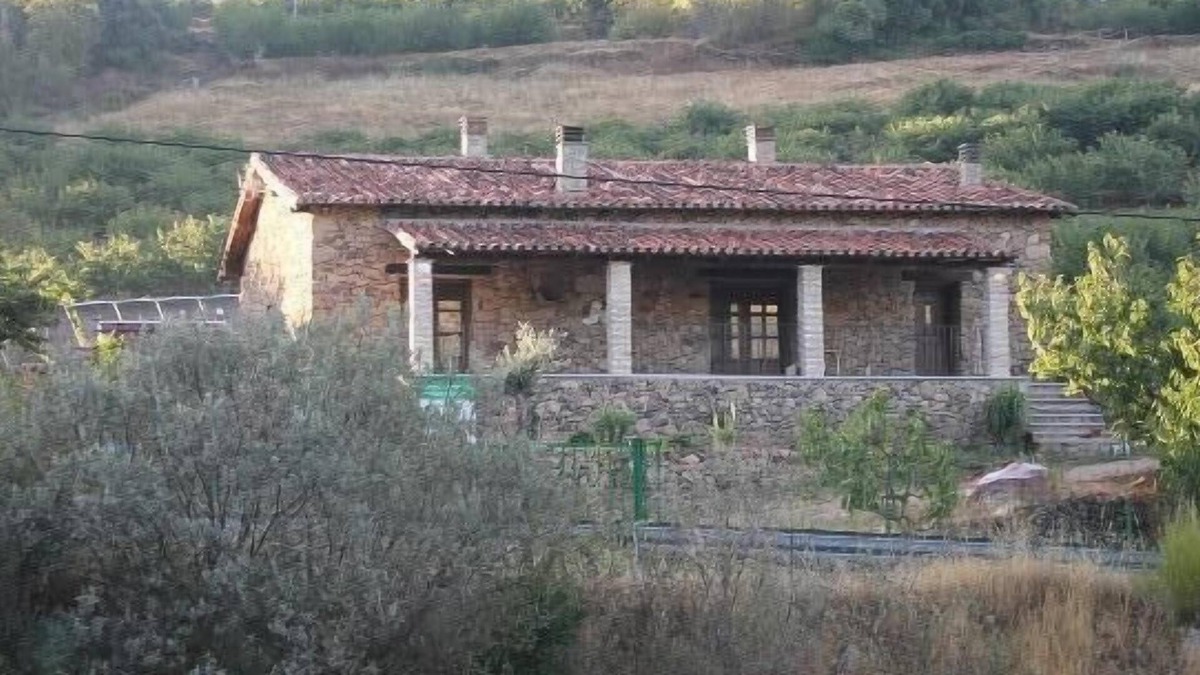 Casas del Castanar Cottage | Casa Rural de Agroturismo El Vallejo for 11 people