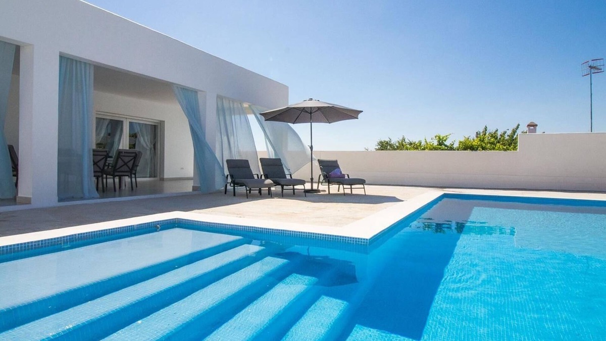 Marchena House | Casa Rural "Villa MyJ" with Pool, Garden, Terrace & Wi-Fi