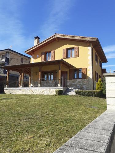 Santelices House | Casa Rural Izarrak