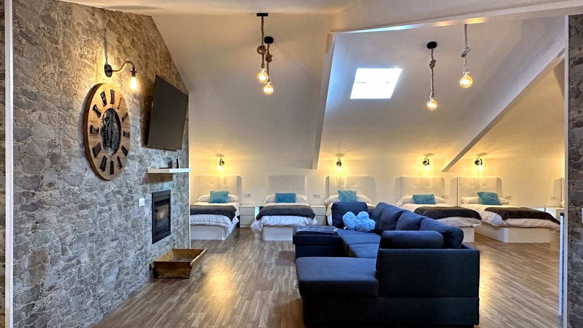 Bozoo Cottage | Casa Rural "LA Caprichosa DE Alcor". 4 Estrellas en la Falda de Montes Obarenes