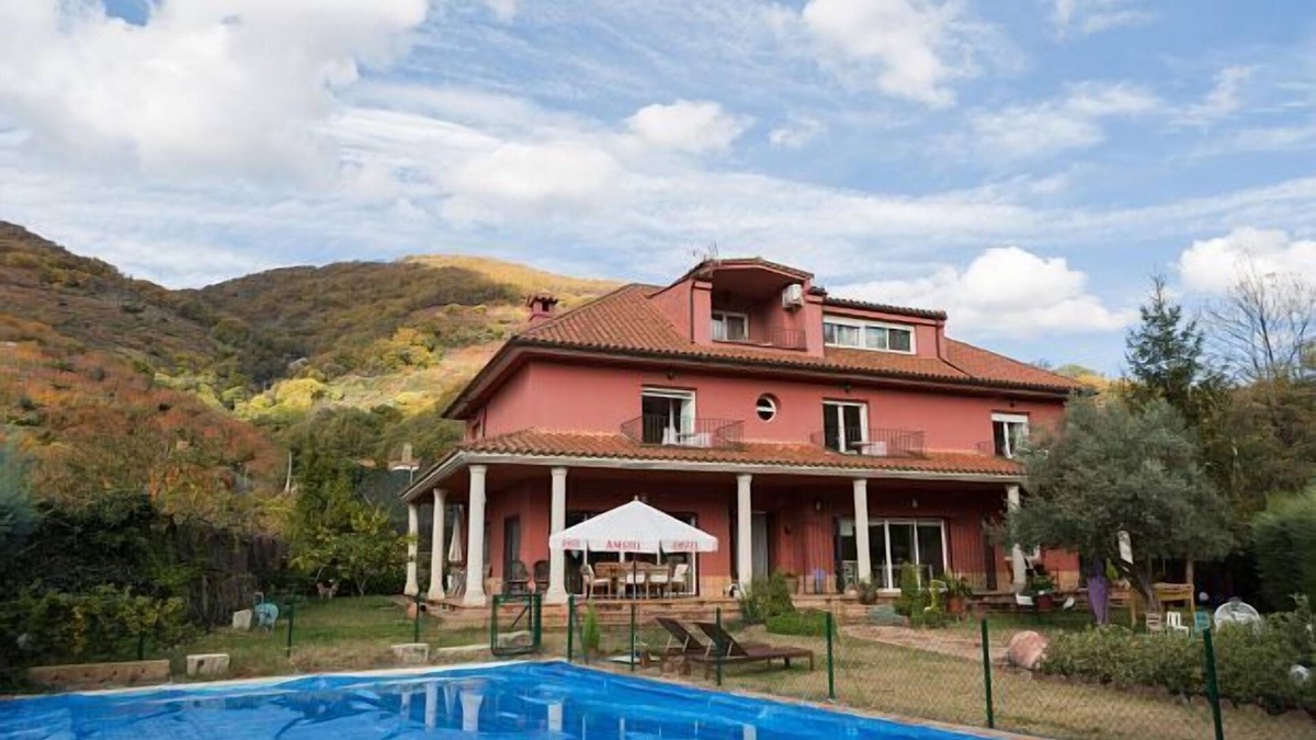 Navaconcejo Cottage | Casa Rural Las Nogaledas for 18 people
