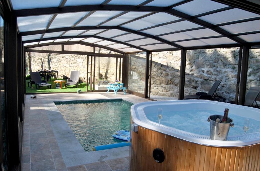 Collado Mediano Villa | Casa Rural Villa Angeles con Piscina y Jacuzzi