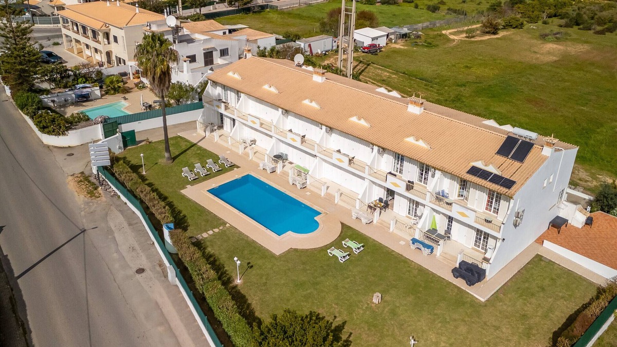 Vale de Carro House | Casa Sal | 4 Bedrooms | Central| Olhos de Água