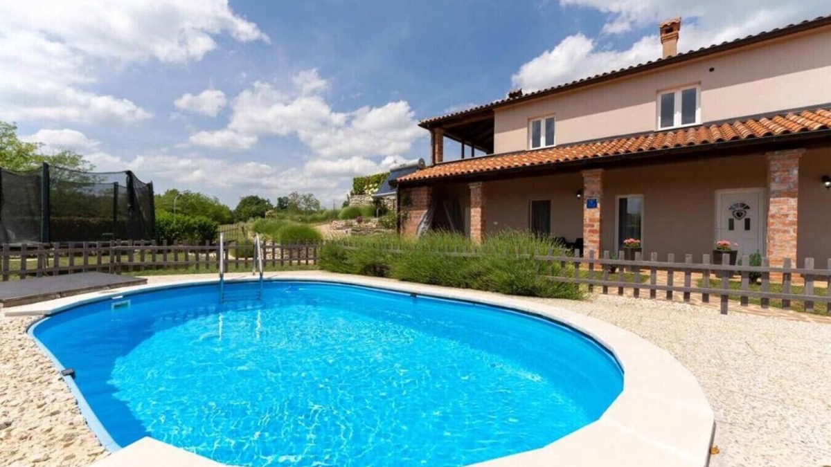 Oprtalj Villa | Casa Sara and Sasha near Motovun with private pool - pet friendly truffle paradise