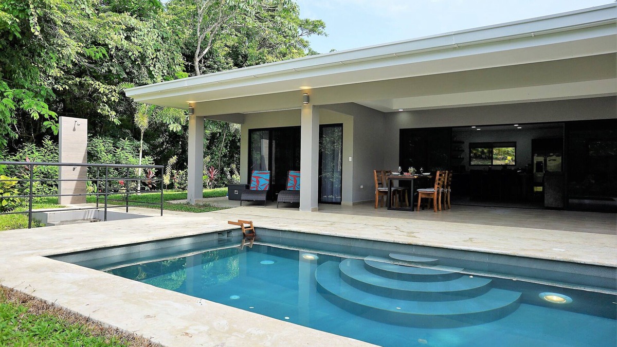 Samara House | Casa Sendero de Monos - a modern gem in a private setting