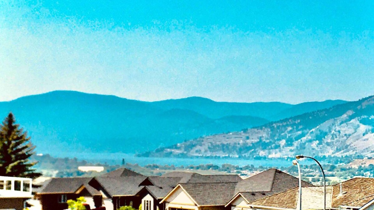 Vernon House | Casa Sol: gorgeous 6 bdrm lakeview home - pool hot tub, close to beach & pet ok!