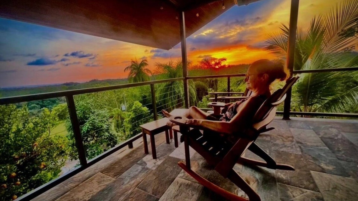 Las Lomas House | Casa Sol y Vista: Beautiful Views over the Jungle Canopy and Ocean!