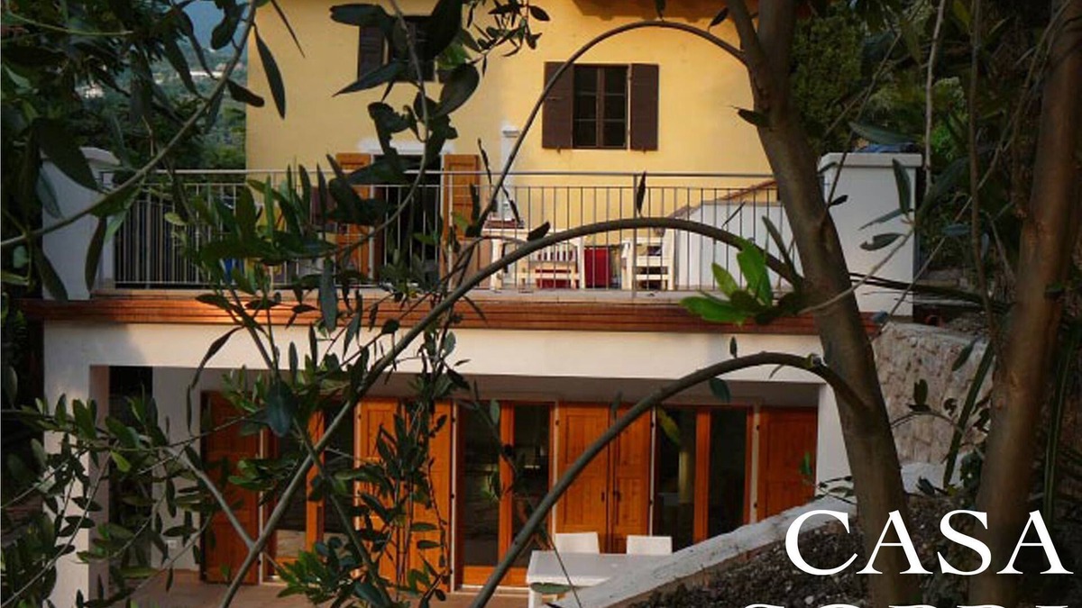 Malcesine Apartment | Casa Sopri: Heavenly tranquillity amidst the hustle and bustle: in the park by the beach.