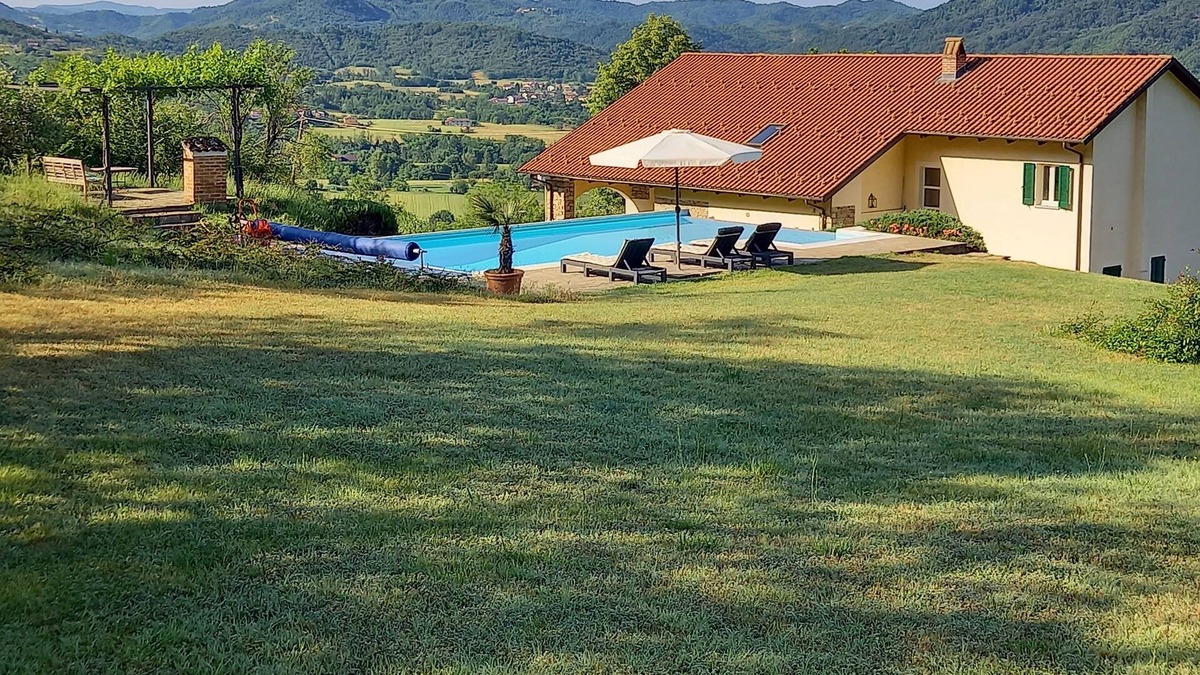 Cartosio Villa | Casa Sulie: Villa With Private Infinity Pool Cartosio (near Acqui Terme)