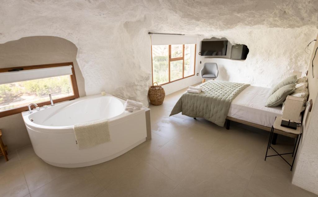 Alcala del Jucar House | Casa túnel Nido de Águilas