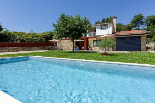 Vila Verde House | Casa Tarrio - Casa Privada com 3 Quartos e Piscina