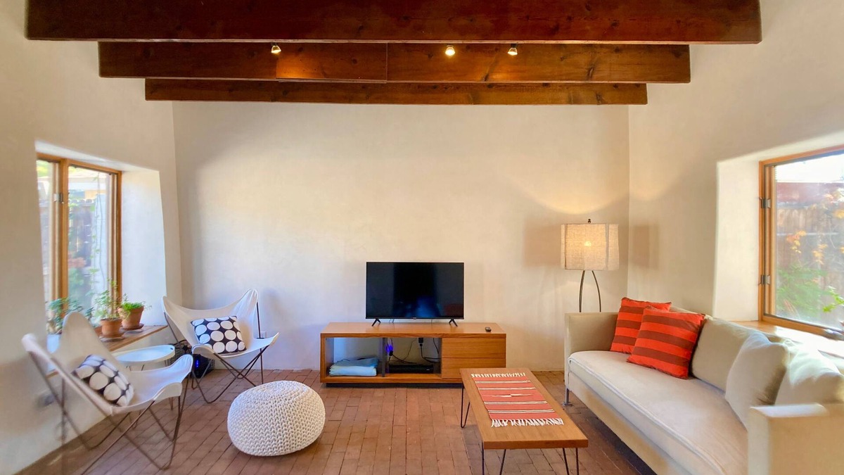 Los Duranes House | Casa Terrone: Walk Along the Acequia