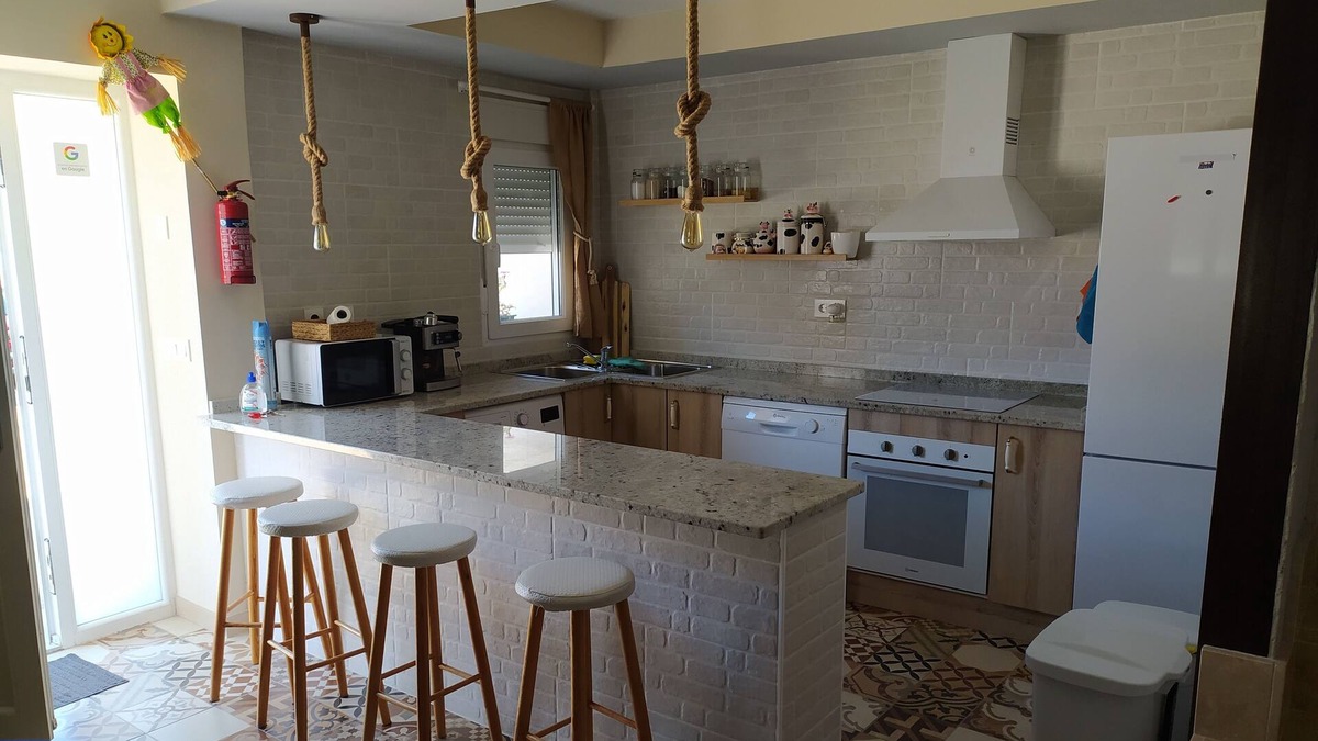 Arcos Cottage | Casa Totalmente Nueva, Para 16 Personas a 12 km de Burgos en un Pueblo Tranquilo