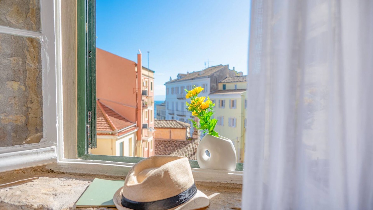 Old Town Apartment | Casa Trenta Otto-J: Authentic Corfu Charm in Mouragia, Wifi, A/C