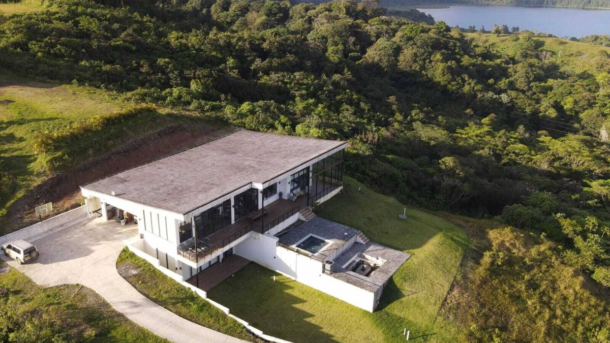 Arenal House | Casa Tres Vistas: Arenal Volcano & Lake Views, Hot Tub, Pool Table, Sleeps 8
