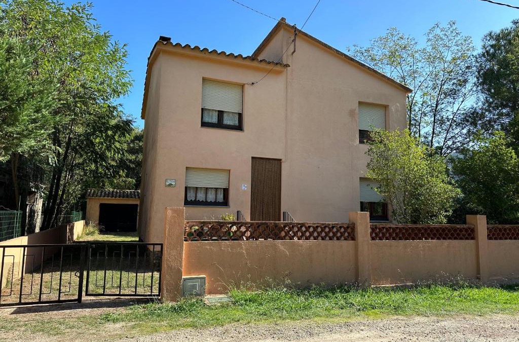 Albanya House | Casa Trianó entre montañas, río y cielo de estrellas