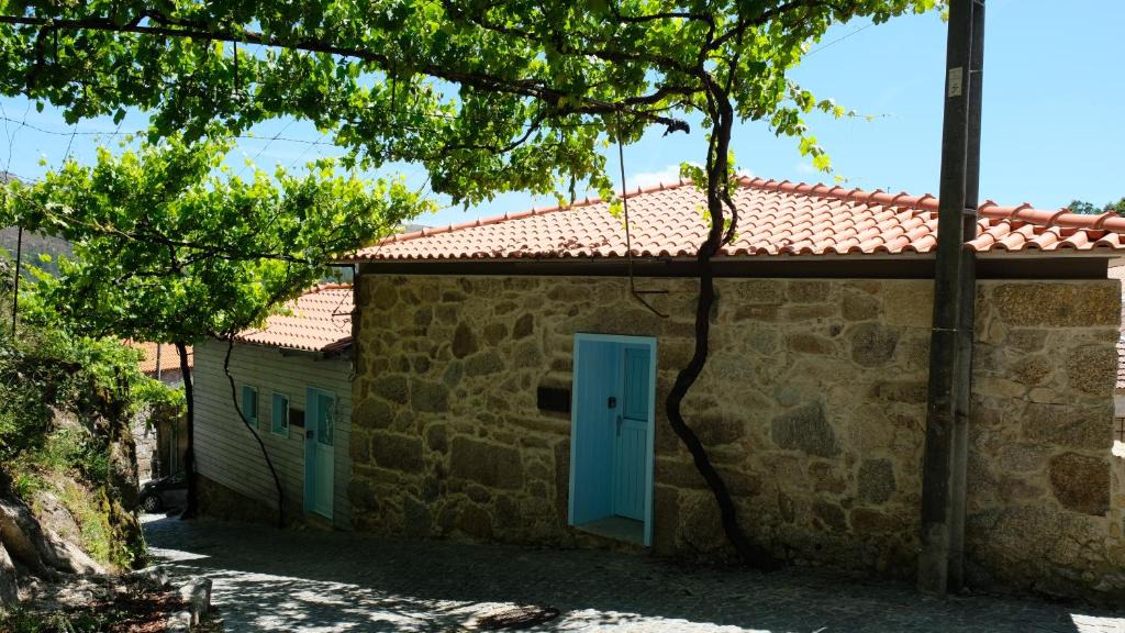 Campo de Gerez House | Casa Tritão